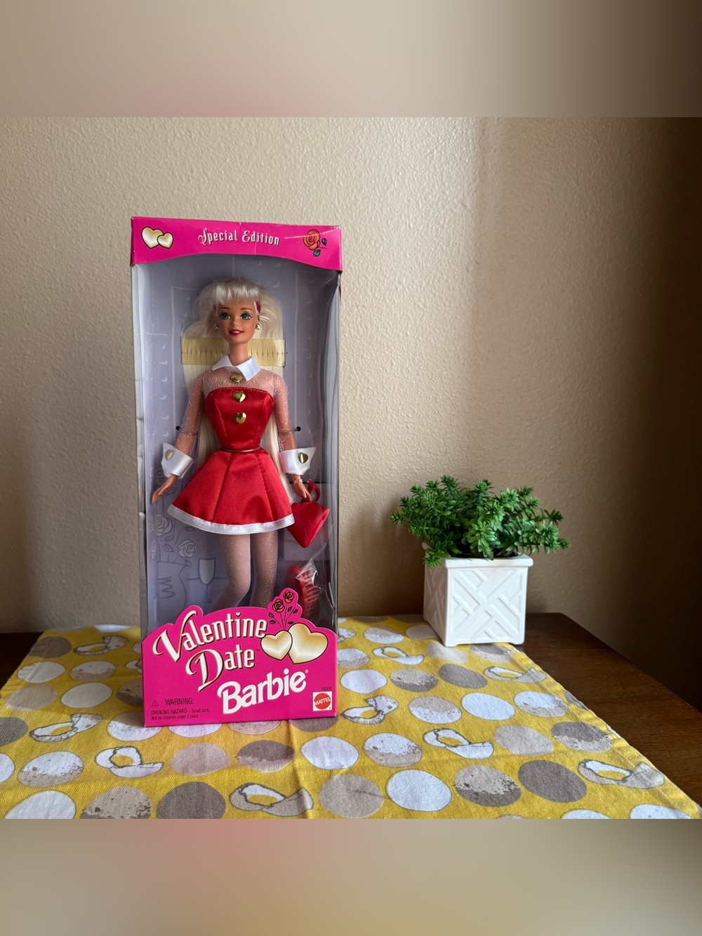 NIB vintage 1997 Valentine Date Barbie doll